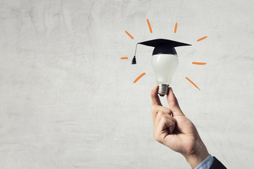 17款中东版霸道TX后窗的小三角加热丝一边有一边没有吗-