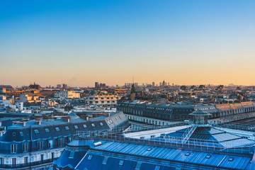 17款中东版霸道TX后窗的小三角加热丝一边有一边没有吗-